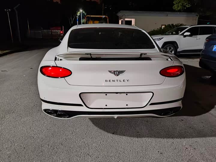 Фото 9 - Bentley Continental GT