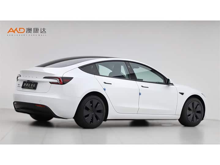 Фото 3 - Tesla Model 3