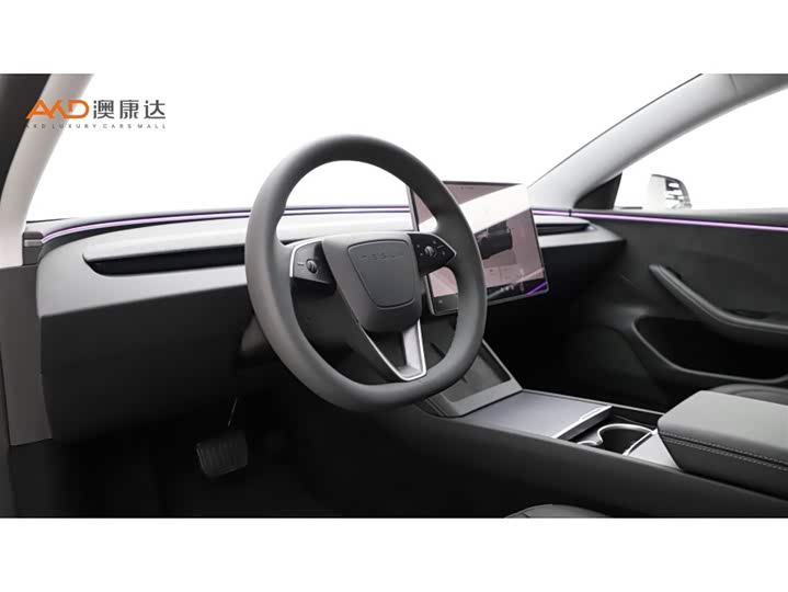 Фото 6 - Tesla Model 3