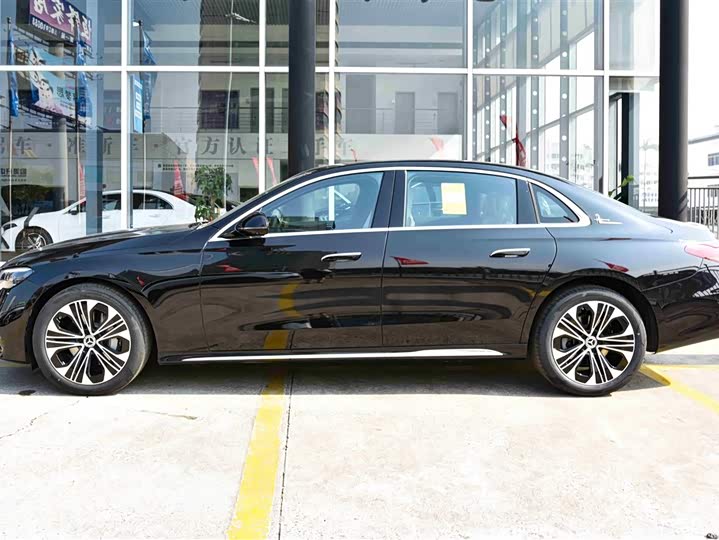 Фото 3 - Mercedes-Benz E-Class