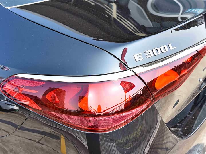 Фото 6 - Mercedes-Benz E-Class