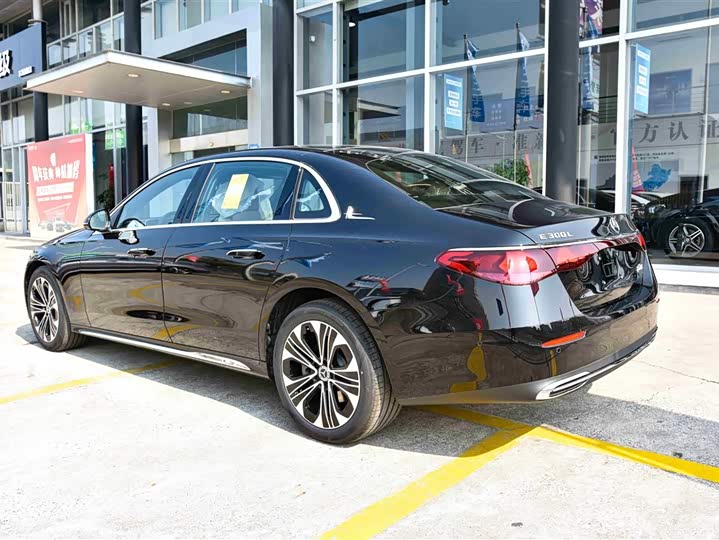 Фото 7 - Mercedes-Benz E-Class