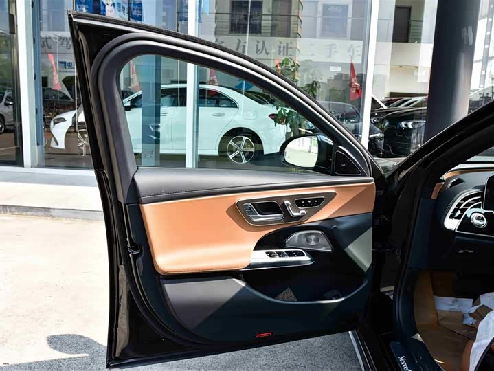 Фото 8 - Mercedes-Benz E-Class