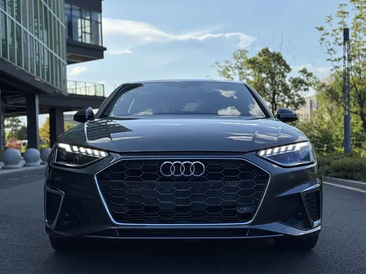 Фото 2 - Audi A4L