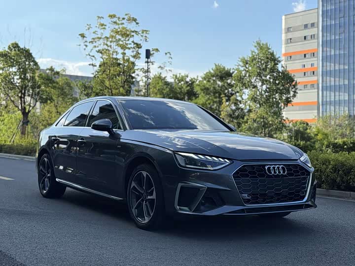 Фото 3 - Audi A4L