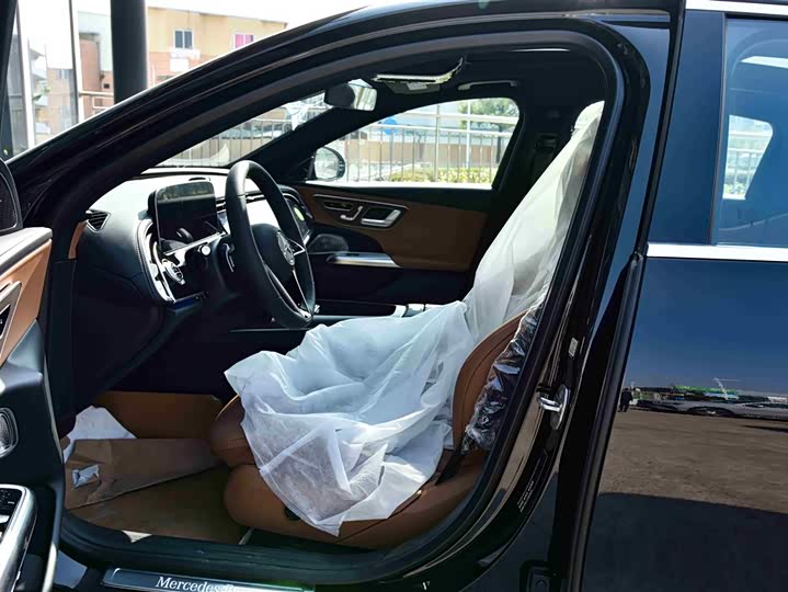 Photo 4 - Mercedes-Benz E-Class