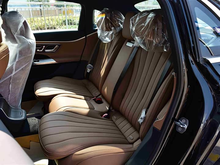 Photo 5 - Mercedes-Benz E-Class