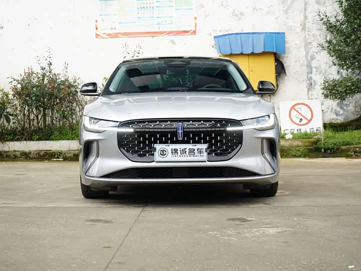 Photo 2 - Lincoln Z (Zephyr)