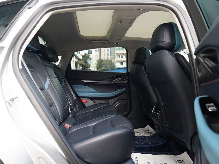 Photo 6 - Lincoln Z (Zephyr)