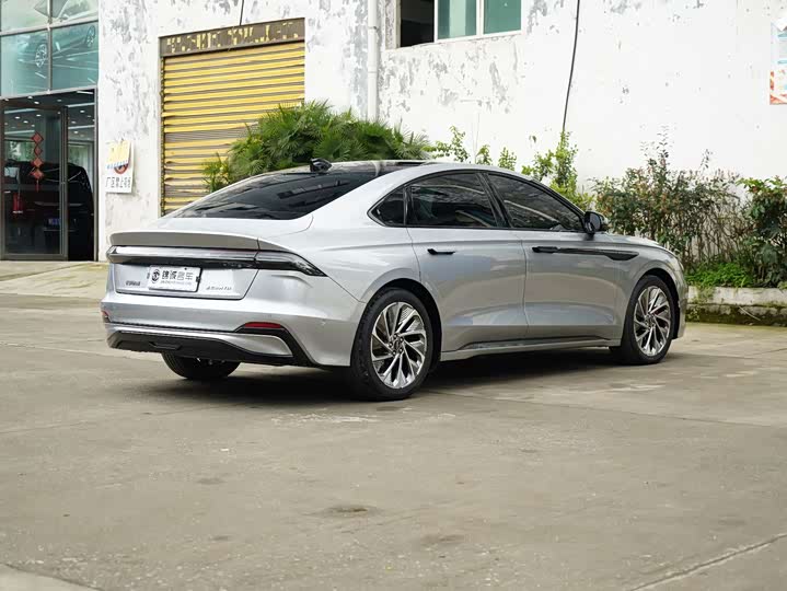 Photo 7 - Lincoln Z (Zephyr)