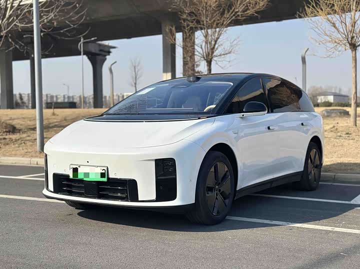 Фото 2 - LiXiang i8