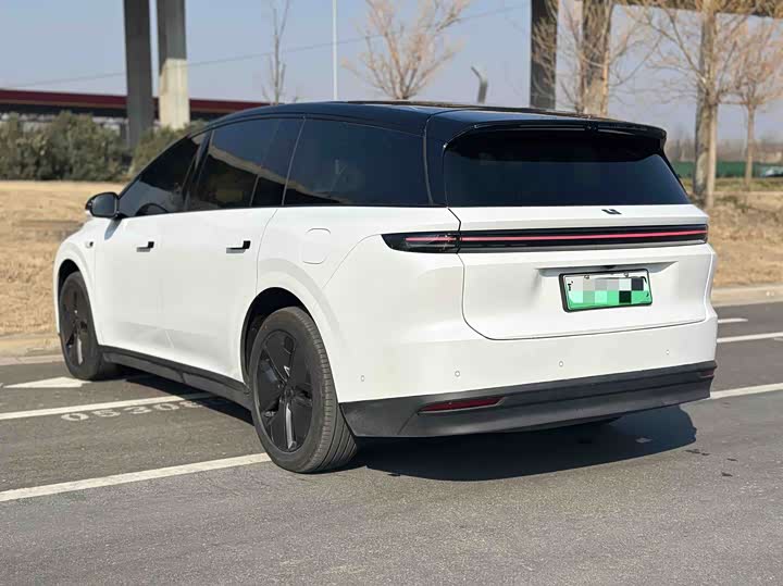 Фото 7 - LiXiang i8