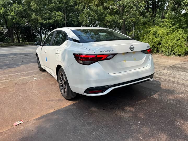 Фото 9 - Nissan Sylphy