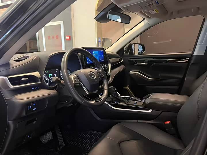 Фото 4 - Toyota Highlander