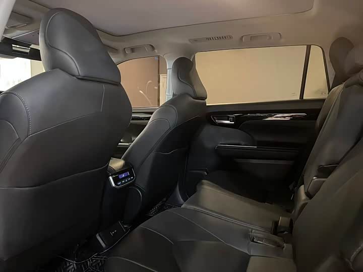 Фото 6 - Toyota Highlander