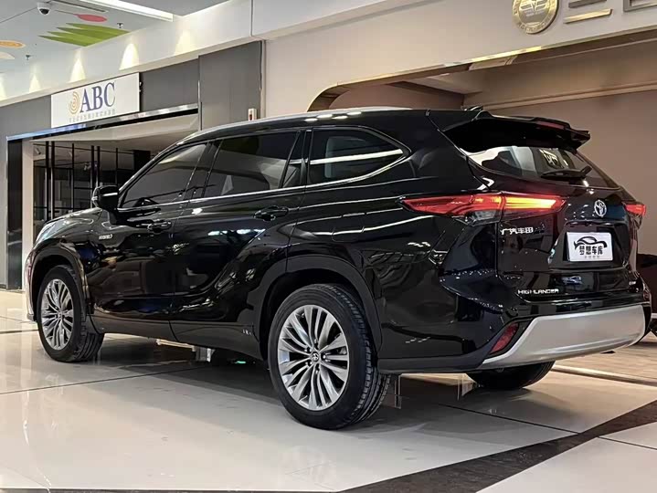 Фото 7 - Toyota Highlander