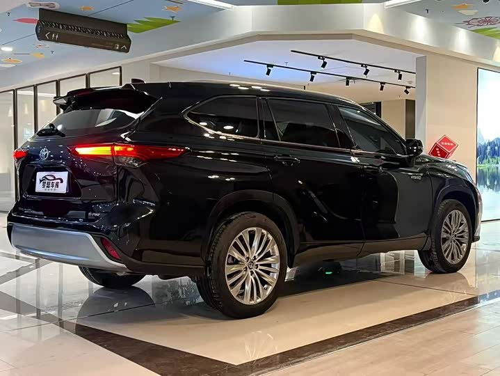 Фото 9 - Toyota Highlander