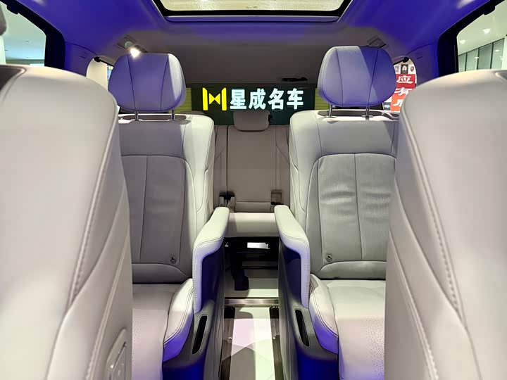 Photo 5 - Buick GL8 ES