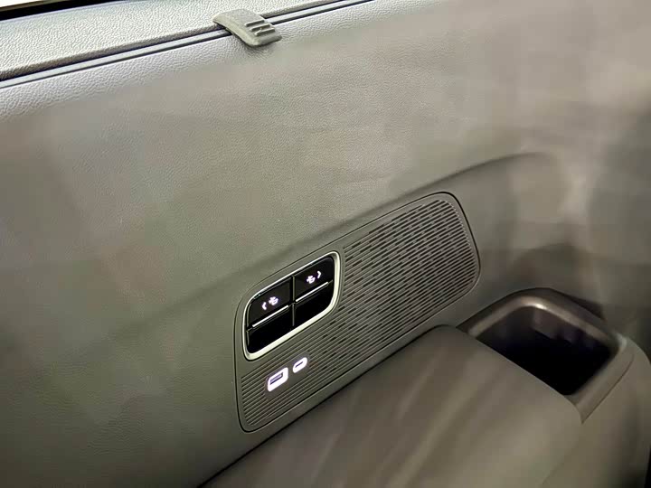 Photo 7 - Buick GL8 ES