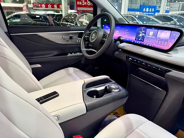 Photo 9 - Buick GL8 ES