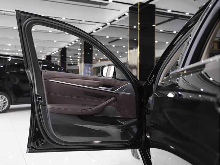 Фото 5 - BMW 5 Series