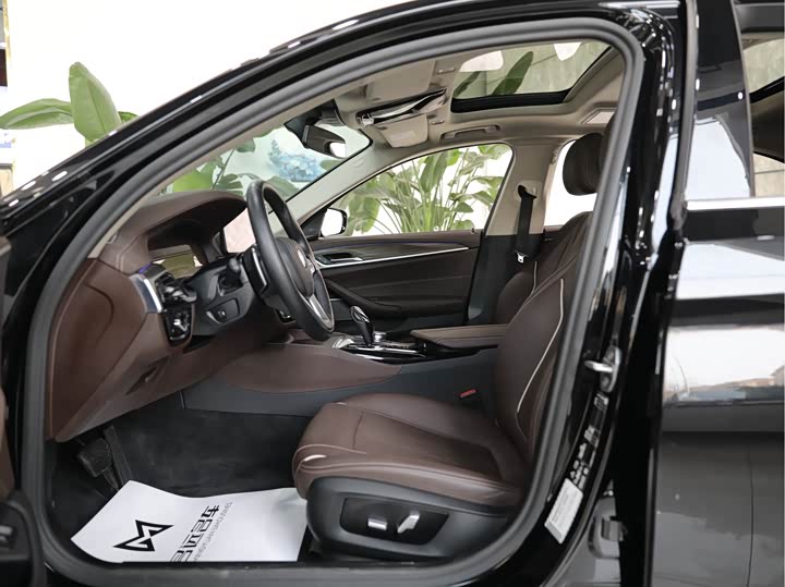 Фото 6 - BMW 5 Series