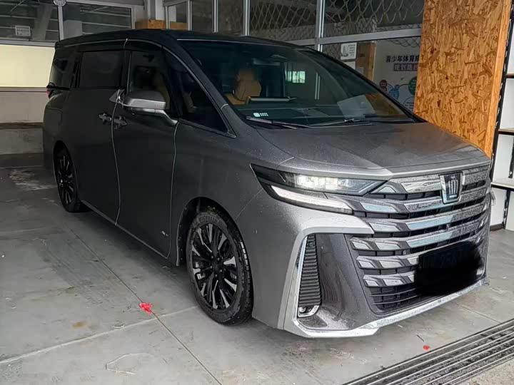 Photo 3 - Toyota Vellfire