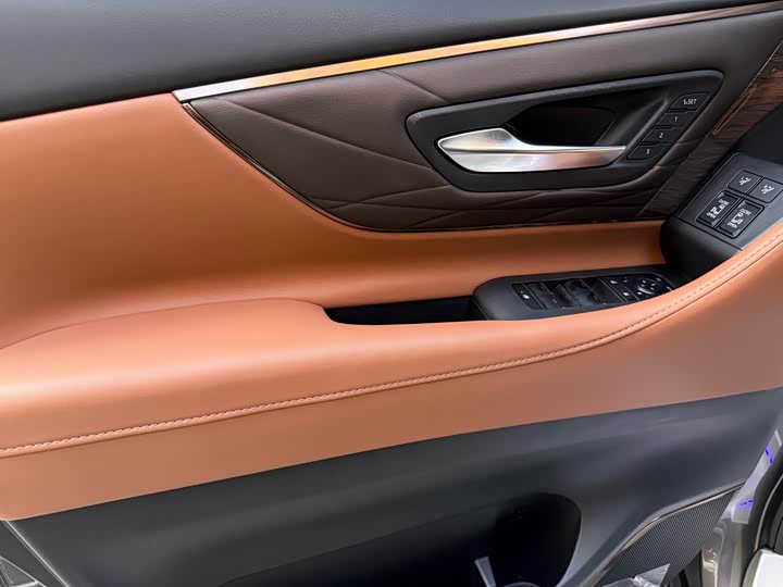 Photo 5 - Toyota Vellfire