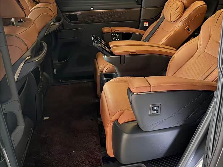 Photo 9 - Toyota Vellfire