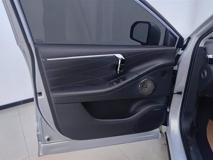 Фото 7 - GAC Aion V