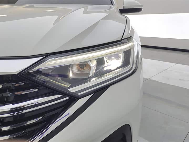 Фото 5 - Volkswagen Sagitar L