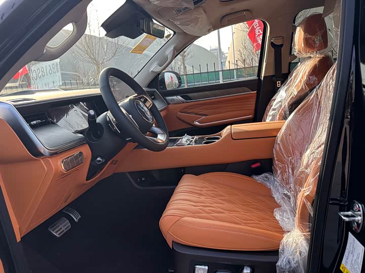 Фото 5 - Tank 500 Hybrid