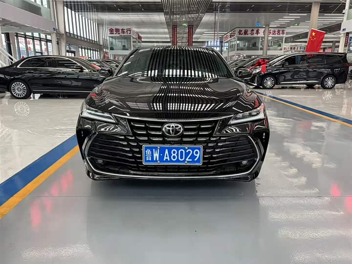 Photo 2 - Toyota Avalon