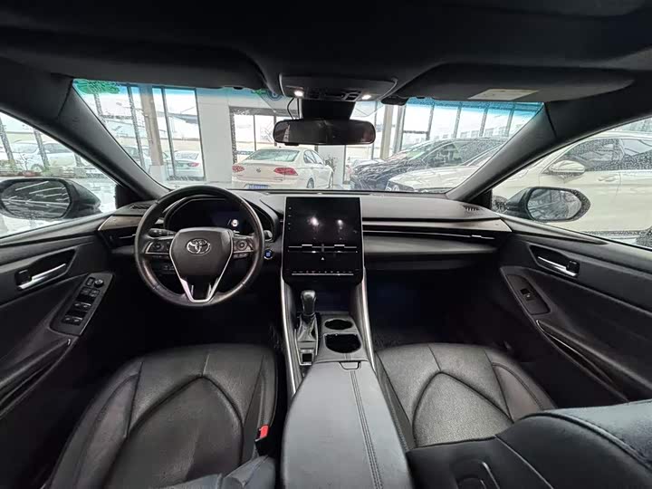 Photo 8 - Toyota Avalon