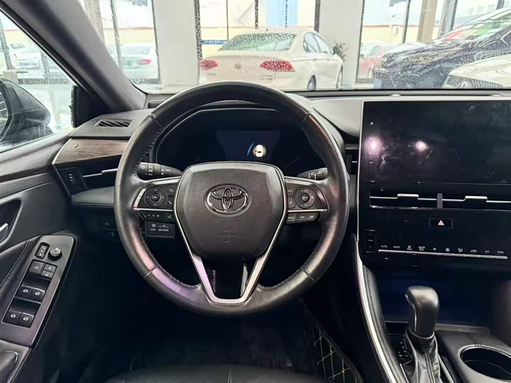 Photo 9 - Toyota Avalon