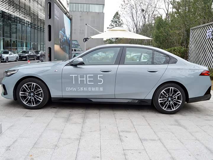 Фото 2 - BMW 5 Series