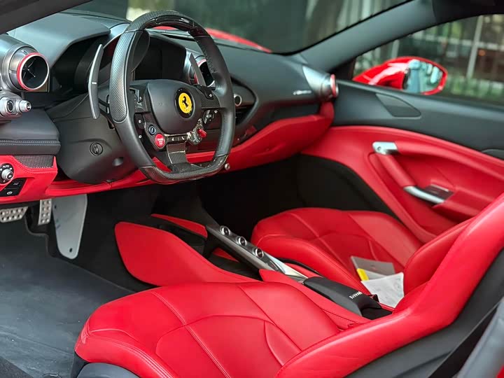 Фото 5 - Ferrari F8