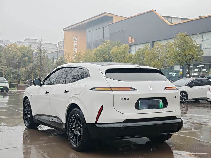 Фото 6 - Avatr 07