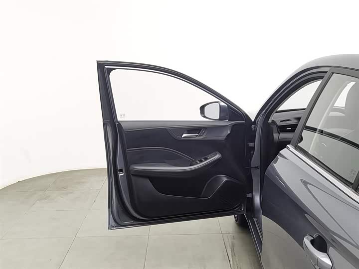 Фото 8 - Roewe i5