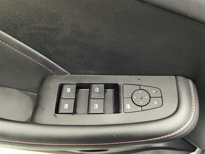 Фото 9 - Roewe i5