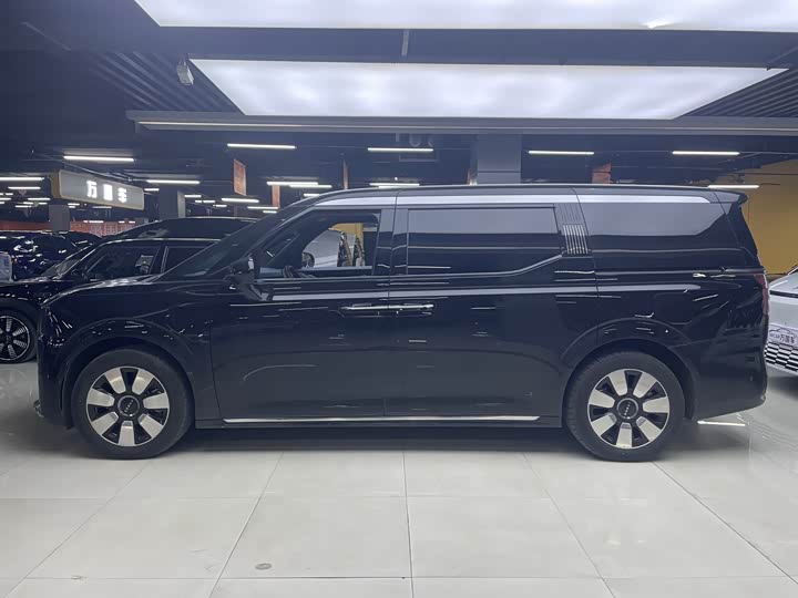 Фото 3 - Zeekr 009