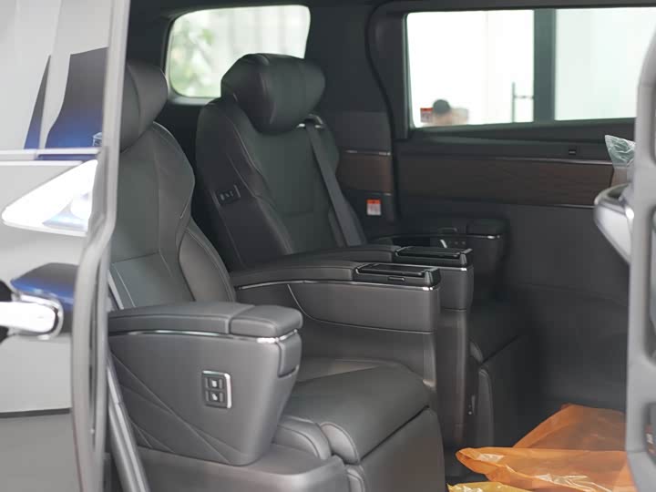 Photo 7 - Toyota Vellfire