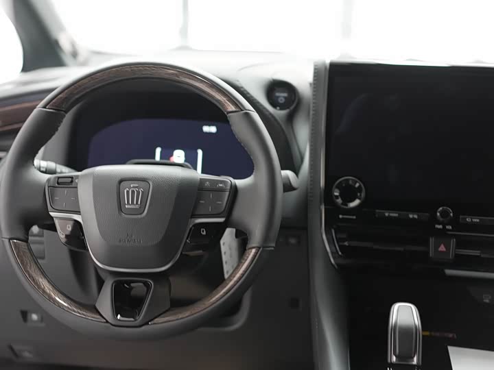 Photo 9 - Toyota Vellfire