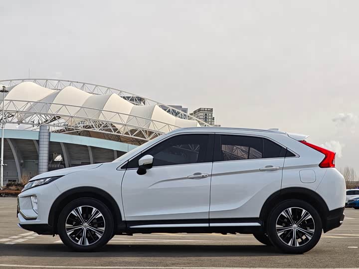 Фото 6 - Mitsubishi Eclipse Cross