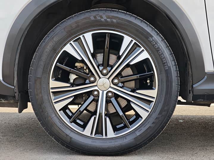 Фото 8 - Mitsubishi Eclipse Cross