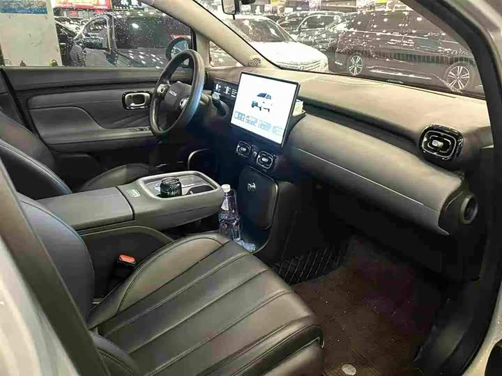 Фото 6 - GAC Aion UT