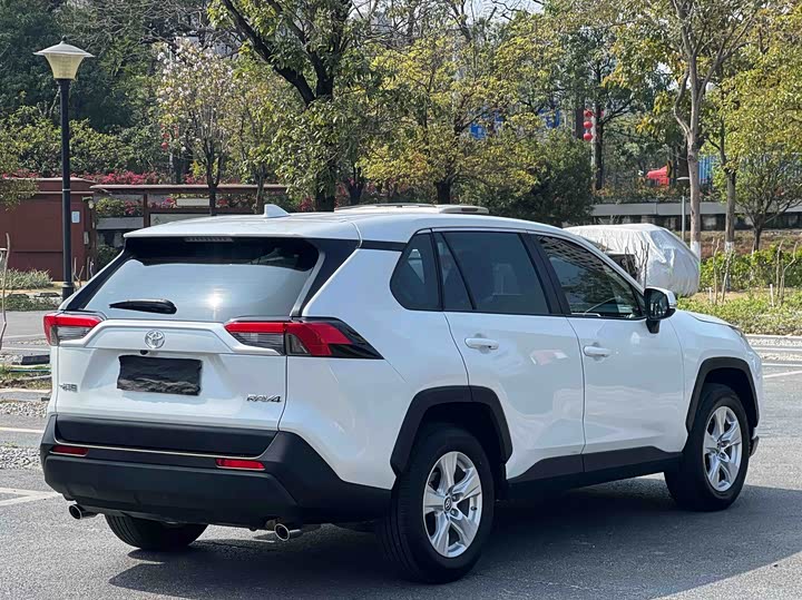 Фото 6 - Toyota RAV4