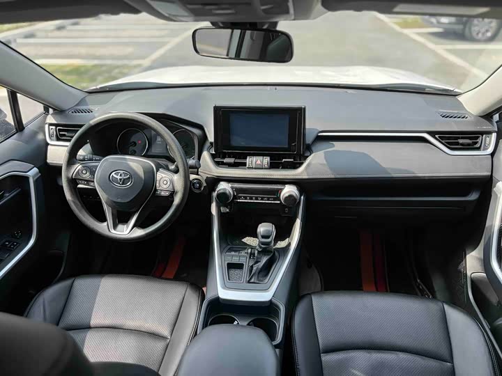 Фото 7 - Toyota RAV4