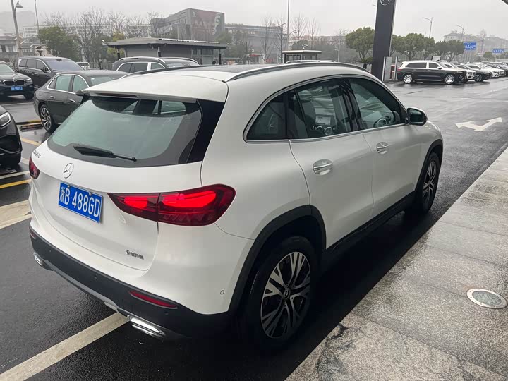 Фото 9 - Mercedes-Benz GLA-Class