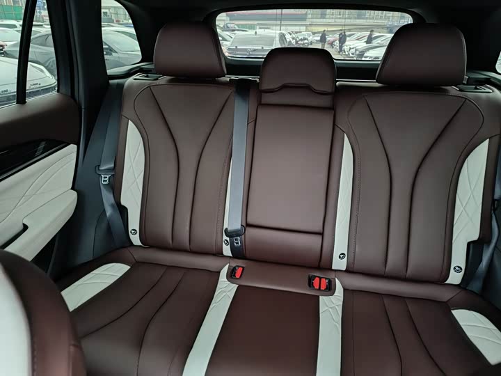 Фото 8 - Geely Monjaro